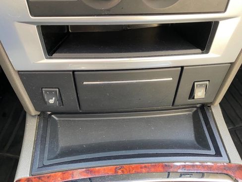 Used 2008 Chrysler 300 C w/ Protection Group II image 39