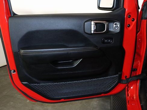 Used 2025 Jeep Wrangler Unlimited Sahara image 24