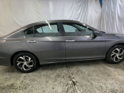 Used 2017 Honda Accord LX image 9