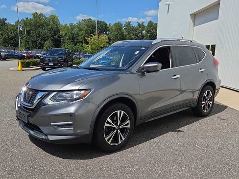 Used 2019 Nissan Rogue SV w/ Sun & Sound Touring Package AWD/4WD image 3