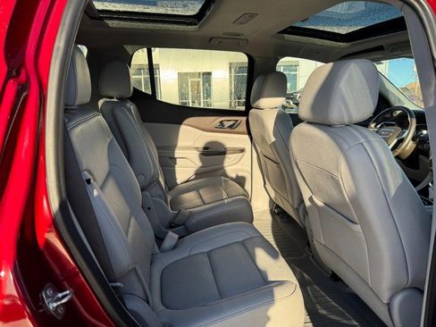 Used 2022 GMC Acadia SLT w/ Preferred Package image 10