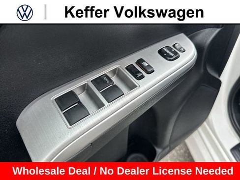 Used 2012 Toyota Camry SE w/ Leather Pkg FWD image 15