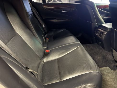 Used 2009 Lexus LS 460 AWD w/ Comfort Seating Pkg image 17