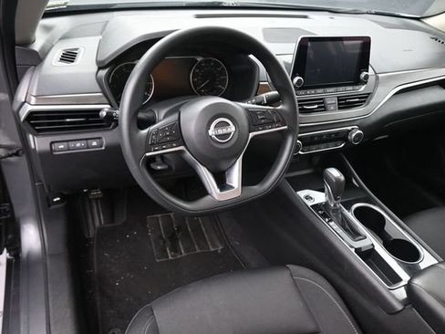 Used 2024 Nissan Altima 2.5 SV FWD image 21