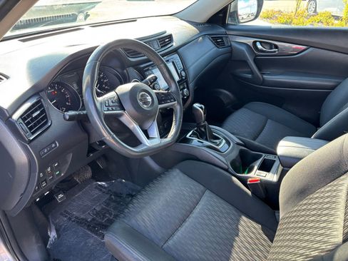 Used 2017 Nissan Rogue SV w/ SV Premium Package AWD/4WD image 14