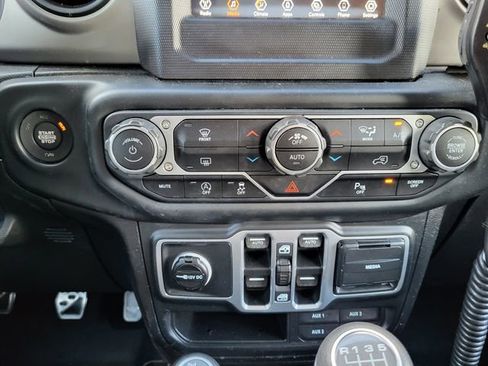 Used 2018 Jeep Wrangler Unlimited Sport S AWD/4WD image 18
