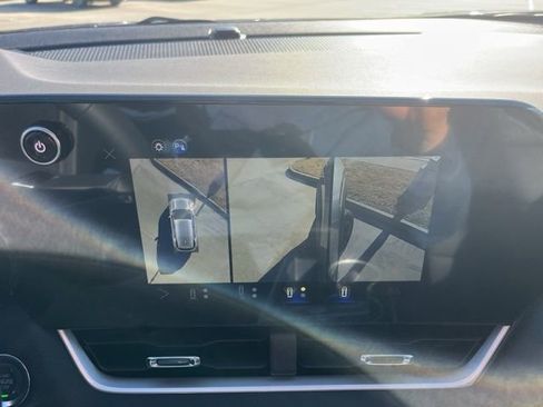 New 2026 Chevrolet Equinox LT w/ Convenience Package II image 28