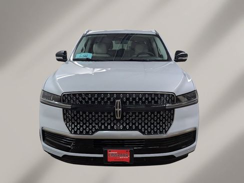 New 2025 Lincoln Navigator L Reserve image 2