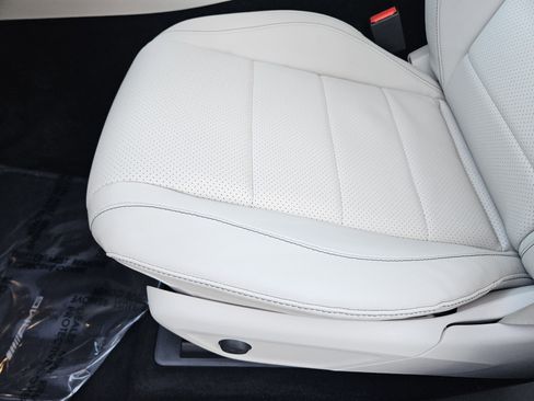 Certified 2025 Mercedes-Benz GLS 450 4MATIC image 23