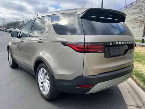 Certified 2024 Land Rover Discovery S image 5