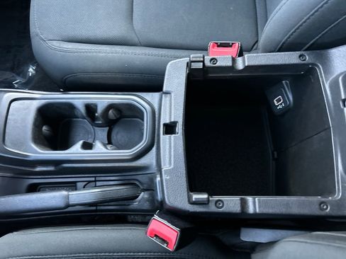 Used 2018 Jeep Wrangler Unlimited Sport image 23