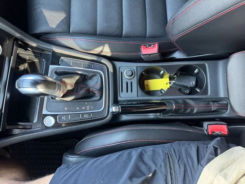 Used 2017 Volkswagen GTI SE FWD image 18