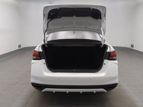 Used 2022 Nissan Versa S FWD image 29
