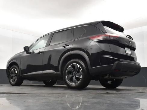 Used 2025 Nissan Rogue SV FWD image 12