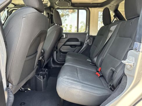 Used 2022 Jeep Wrangler Unlimited Sahara image 24