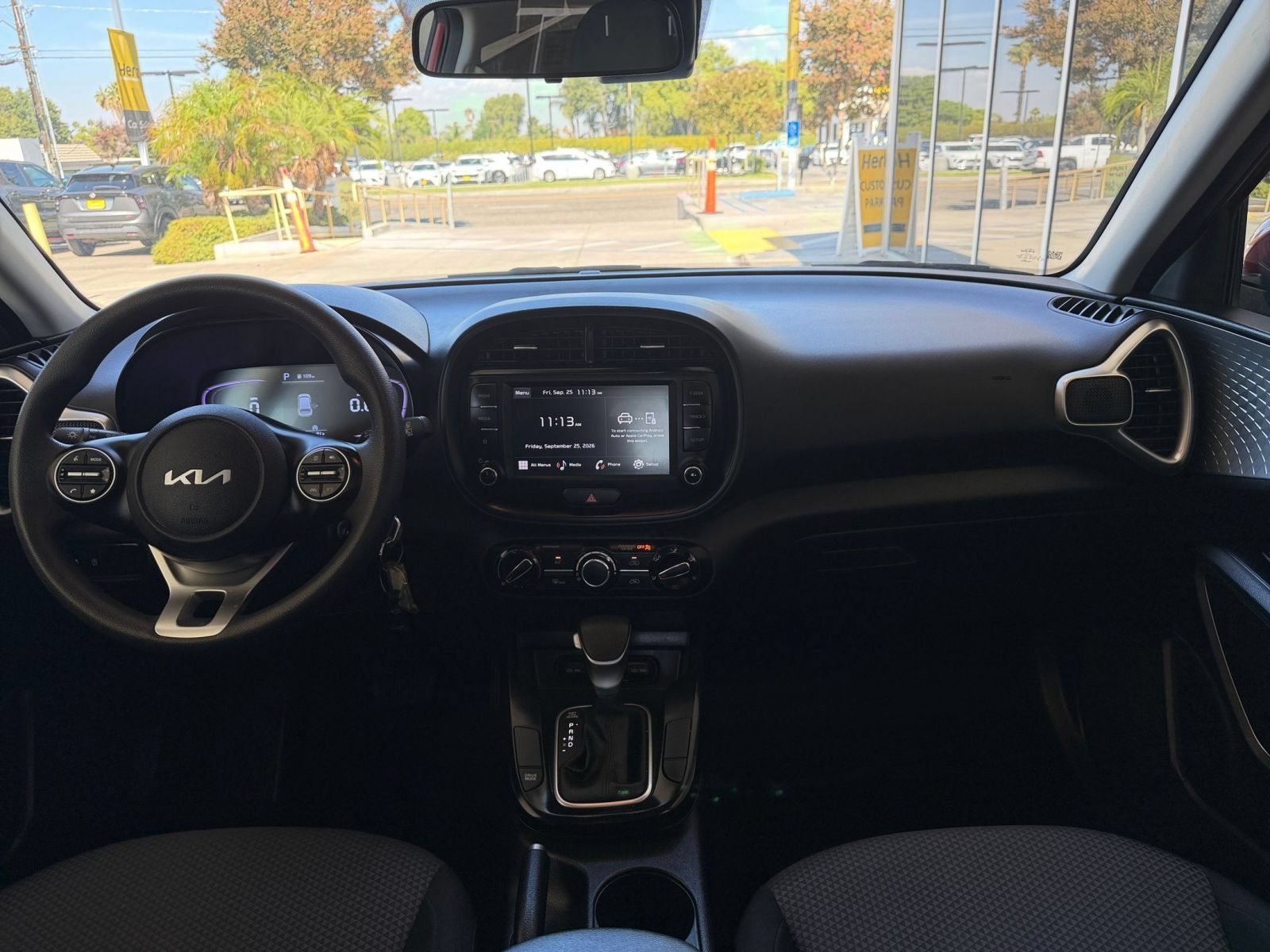 Used 2025 Kia Soul LX w/ LX Technology Package FWD image 30