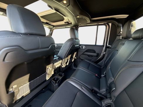 New 2026 Jeep Gladiator Sport image 18