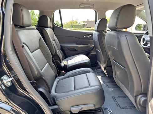Used 2023 GMC Acadia SLT FWD image 34