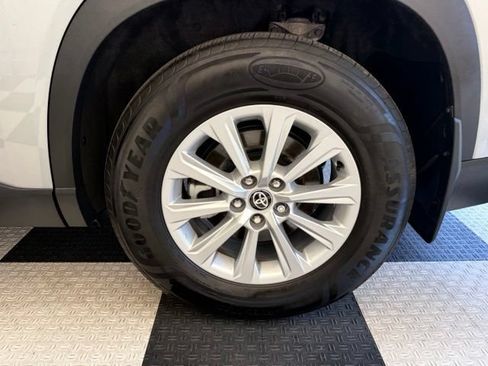 Used 2025 Toyota Grand Highlander AWD image 11