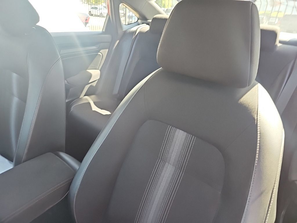 Used 2025 Honda Civic Sport image 9