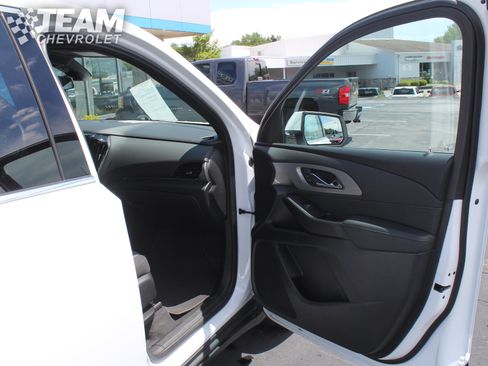 Used 2023 Chevrolet Traverse LT FWD image 28