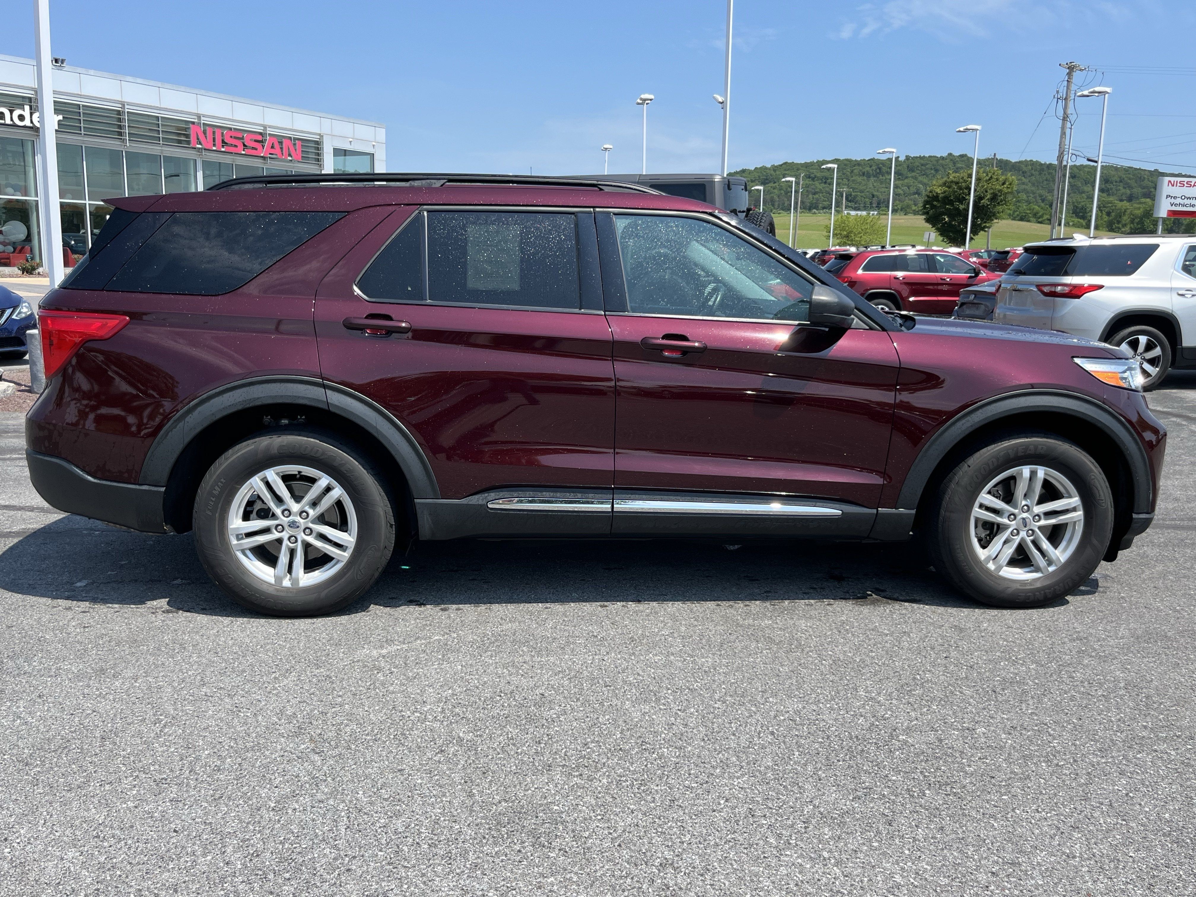 Used 2022 Ford Explorer XLT w/ Equipment Group 202A AWD/4WD image 2