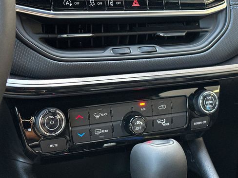 New 2026 Jeep Compass Latitude image 17