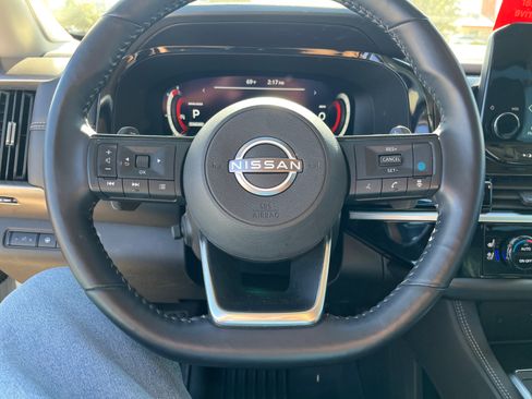 Used 2023 Nissan Pathfinder Platinum image 15