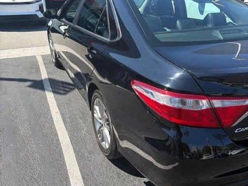 Used 2016 Toyota Camry SE w/ Moonroof Package FWD image 5