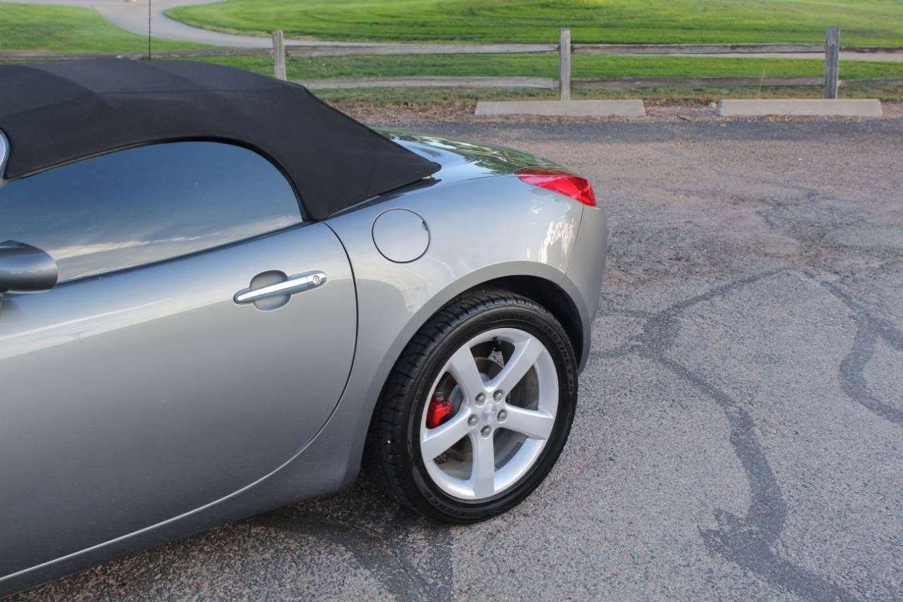 Used 2007 Pontiac Solstice Convertible w/ Premium Package RWD image 26