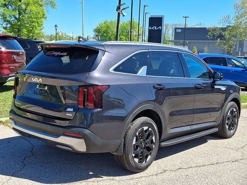 Certified 2025 Kia Sorento S AWD/4WD image 6
