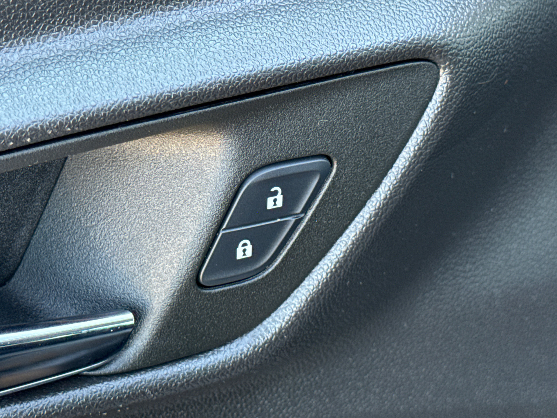 Used 2025 Chevrolet Trax LT FWD image 21