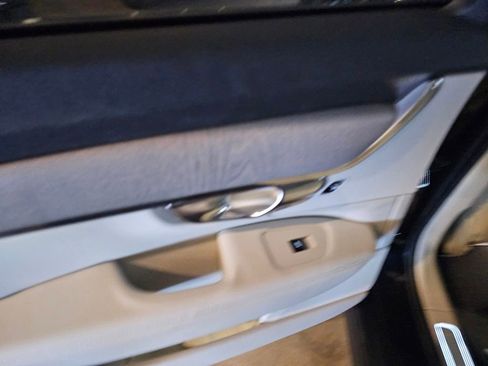 Certified 2025 Volvo V90 B6 Cross Country Plus image 15