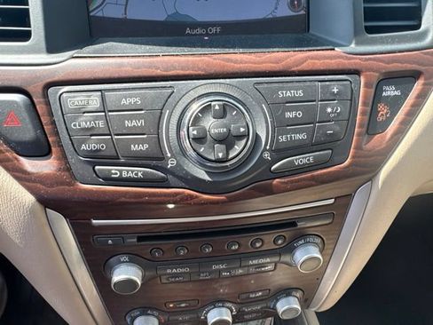 Used 2017 Nissan Pathfinder Platinum w/ Family Entertainment Package FWD image 16