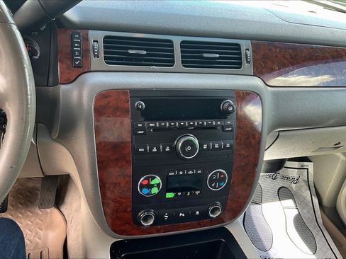 Used 2008 Chevrolet Suburban LT w/ LT Preferred Equipment Group AWD/4WD image 15