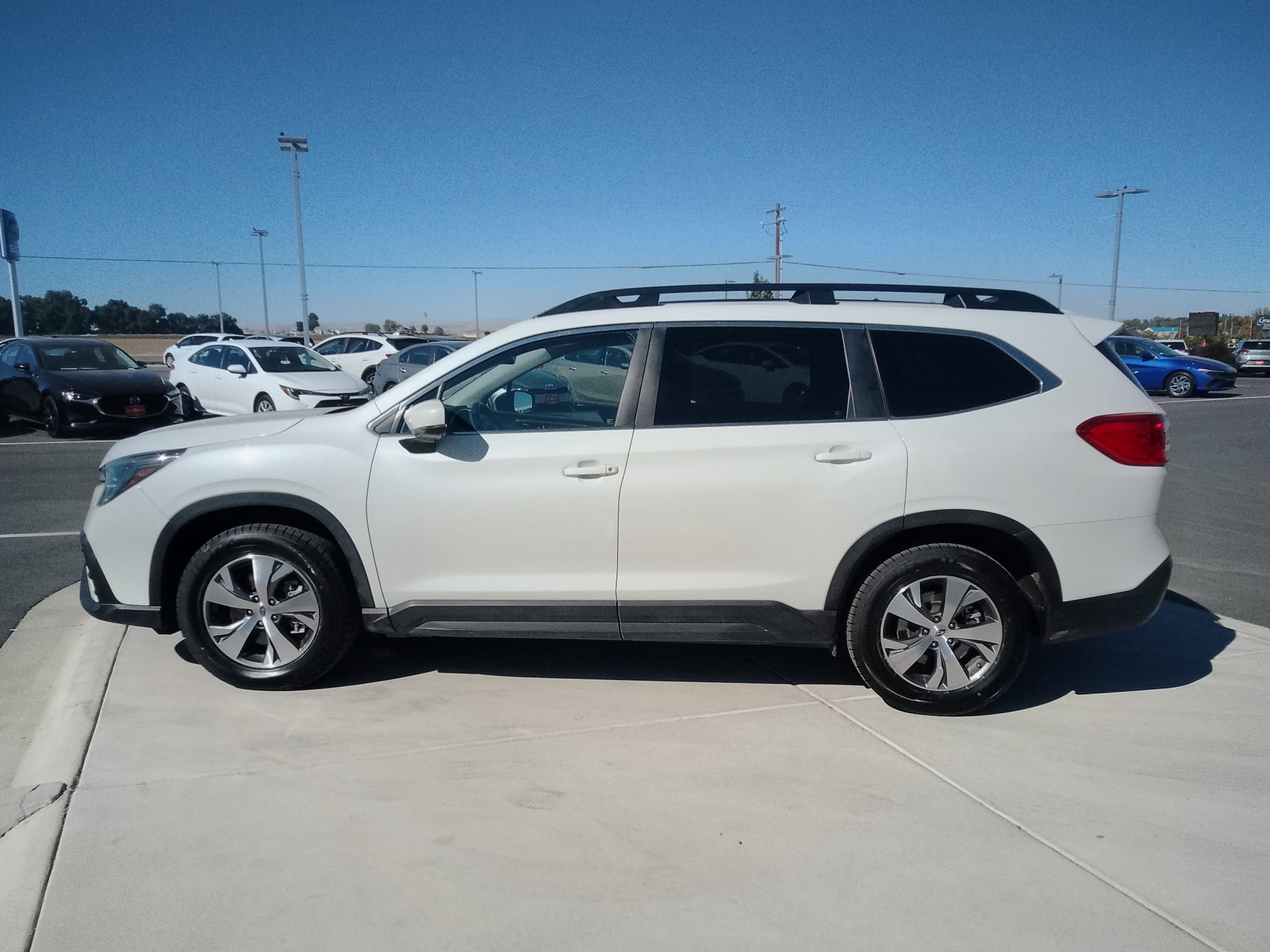 Certified 2024 Subaru Ascent Premium w/ Convenience Package AWD/4WD image 6