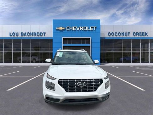 Used 2024 Hyundai Venue SEL image 3