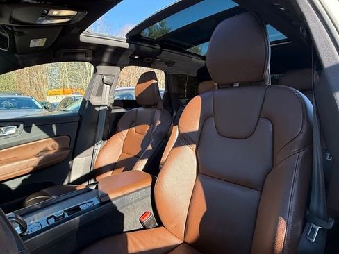 Certified 2023 Volvo XC60 B5 Plus w/ Climate Package image 17