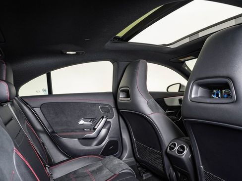 Used 2023 Mercedes-Benz CLA 250 4MATIC image 16