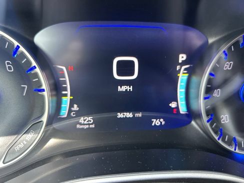 Used 2024 Chrysler Pacifica Touring-L FWD image 19