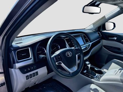 Used 2016 Toyota Highlander Limited Platinum FWD image 6
