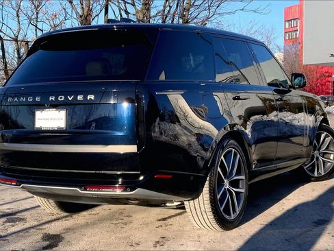Used 2025 Land Rover Range Rover SE image 12