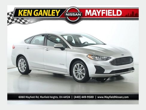 Used 2019 Ford Fusion SE FWD image 1