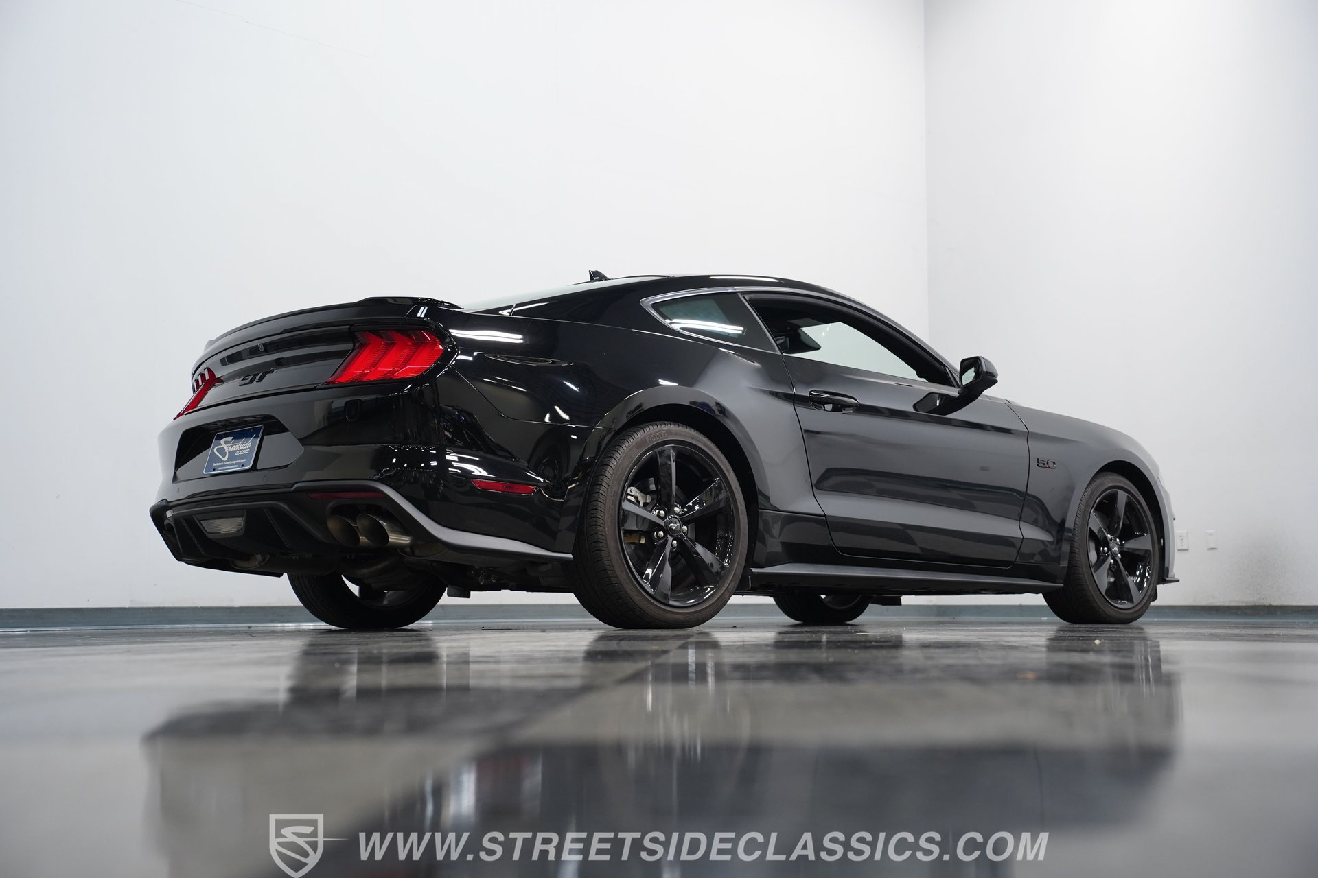 Used 2021 Ford Mustang GT w/ Black Accent Package RWD image 27