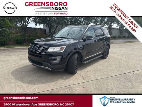 Used 2017 Ford Explorer XLT w/ Equipment Group 202A AWD/4WD image 1