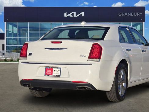 Used 2018 Chrysler 300 Limited image 5