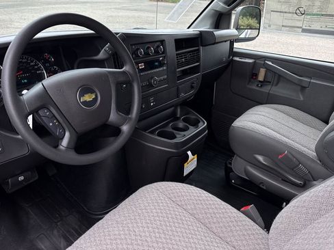 New 2026 Chevrolet Express 2500 Extended w/ Communications Package RWD image 10