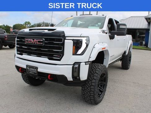 Used 2025 GMC Sierra 2500 AT4 w/ AT4 Premium Plus Package image 3