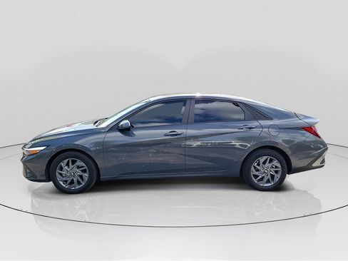 Used 2024 Hyundai Elantra SEL FWD image 4