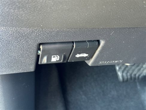 Used 2023 Nissan Kicks SR image 26